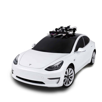 SeaSucker SkiRack op Tesla