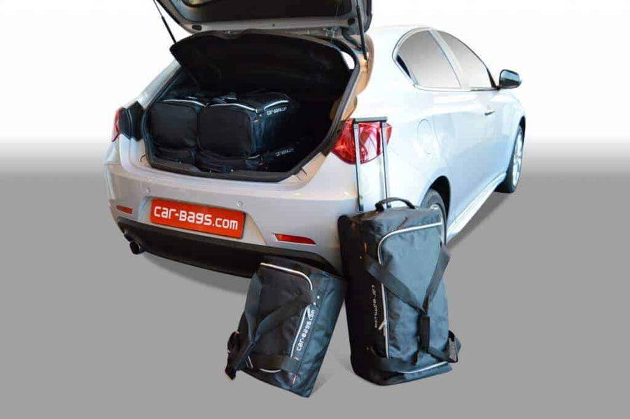 Alfa Romeo Giulietta 5dr Hatchback | 2010-heden Car-Bags reistassenset – productfoto 1