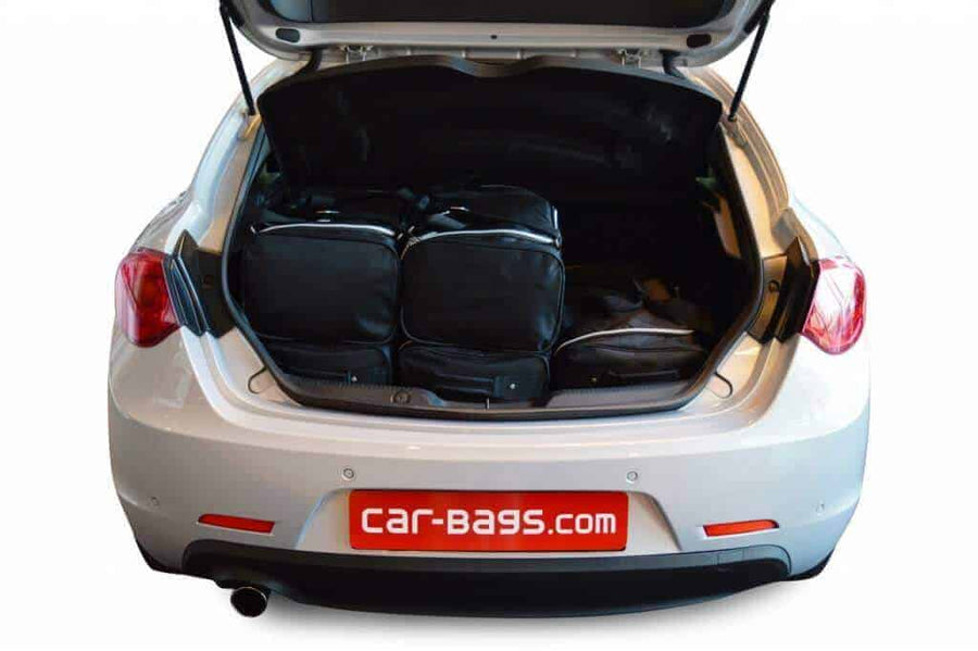 Alfa Romeo Giulietta 5dr Hatchback | 2010-heden Car-Bags reistassenset – productfoto 3