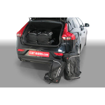 Volvo V40 (P1) 5dr Hatchback | 2012-heden Car-Bags reistassenset met Volvo logo – productfoto 1