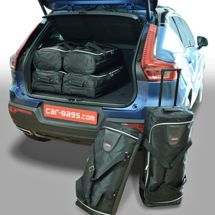 Volvo XC40 5dr SUV | 2017-heden Car-Bags reistassenset met Volvo logo – productfoto 1
